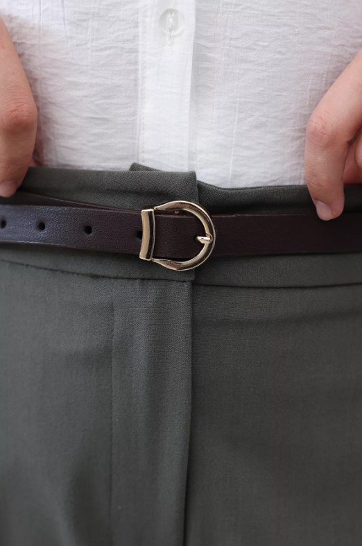 Ceinture avec boucle dorée